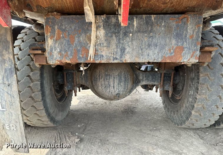 image for item EB2617 2001 Volvo Xpeditor refuse truck