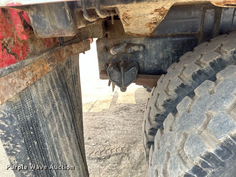 image for item EB2617 2001 Volvo Xpeditor refuse truck