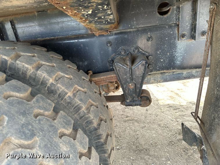 image for item EB2617 2001 Volvo Xpeditor refuse truck