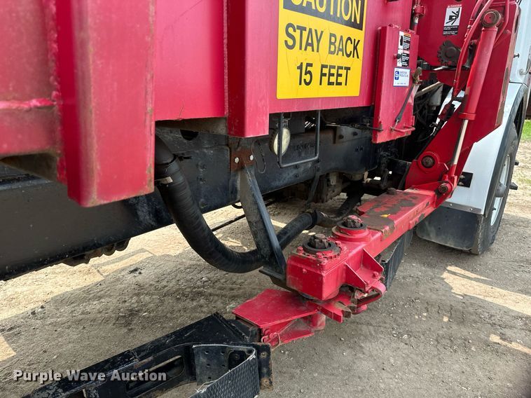 image for item EB2617 2001 Volvo Xpeditor refuse truck