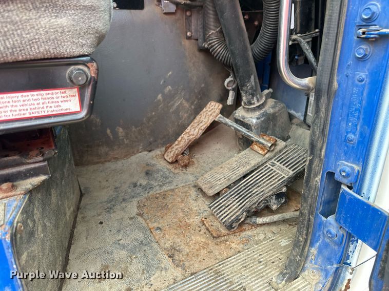 image for item EB2617 2001 Volvo Xpeditor refuse truck