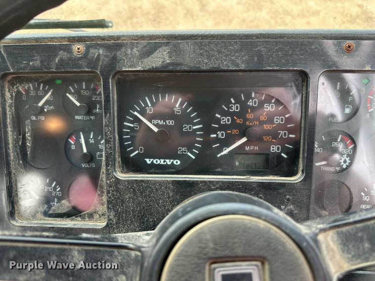 image for item EB2617 2001 Volvo Xpeditor refuse truck