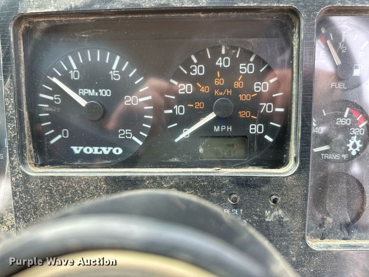 image for item EB2617 2001 Volvo Xpeditor refuse truck