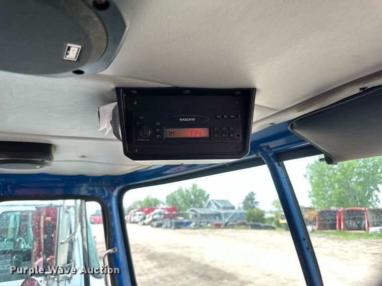 image for item EB2617 2001 Volvo Xpeditor refuse truck