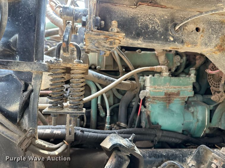 image for item EB2617 2001 Volvo Xpeditor refuse truck