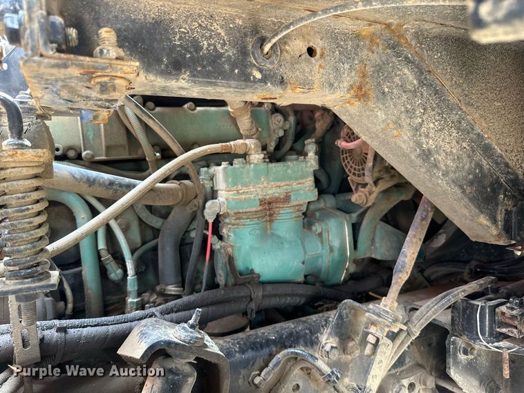 image for item EB2617 2001 Volvo Xpeditor refuse truck