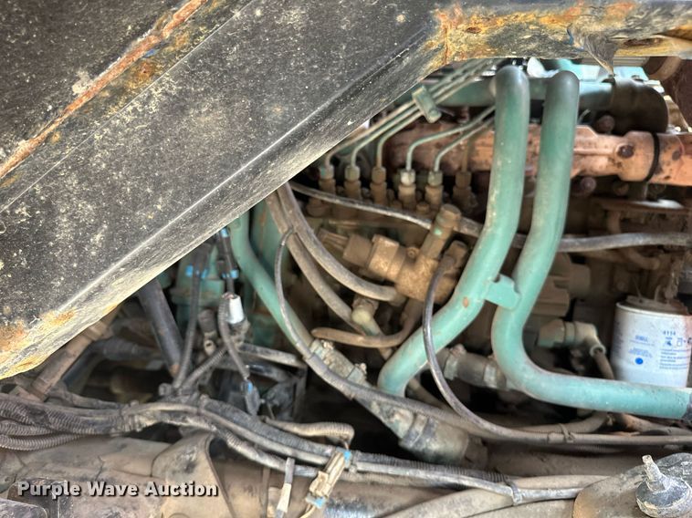 image for item EB2617 2001 Volvo Xpeditor refuse truck