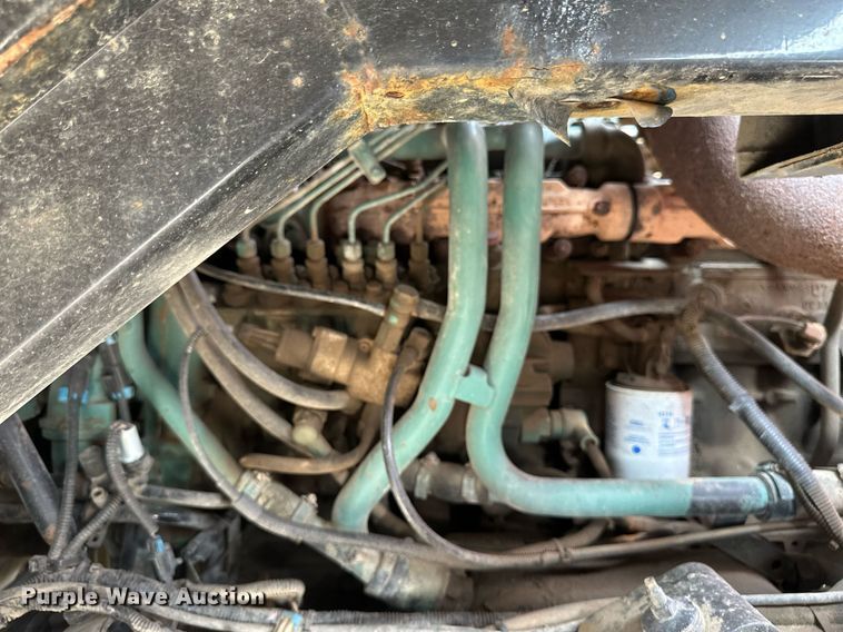 image for item EB2617 2001 Volvo Xpeditor refuse truck