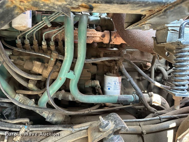 image for item EB2617 2001 Volvo Xpeditor refuse truck