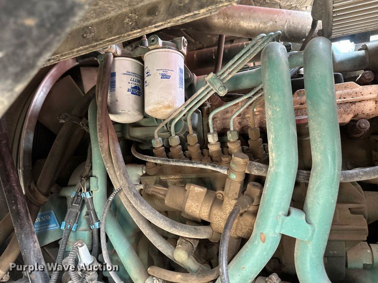 image for item EB2617 2001 Volvo Xpeditor refuse truck