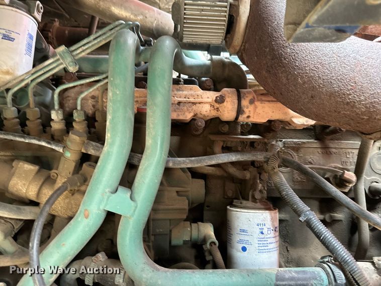 image for item EB2617 2001 Volvo Xpeditor refuse truck