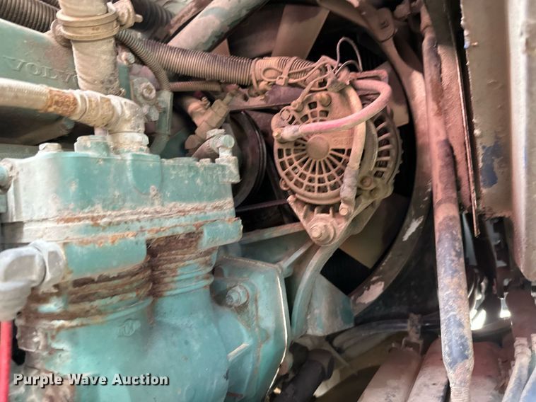 image for item EB2617 2001 Volvo Xpeditor refuse truck