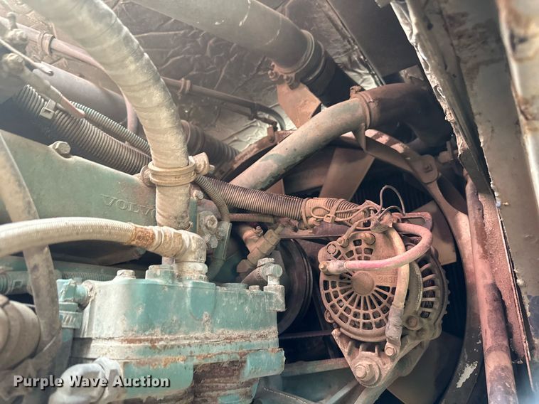 image for item EB2617 2001 Volvo Xpeditor refuse truck