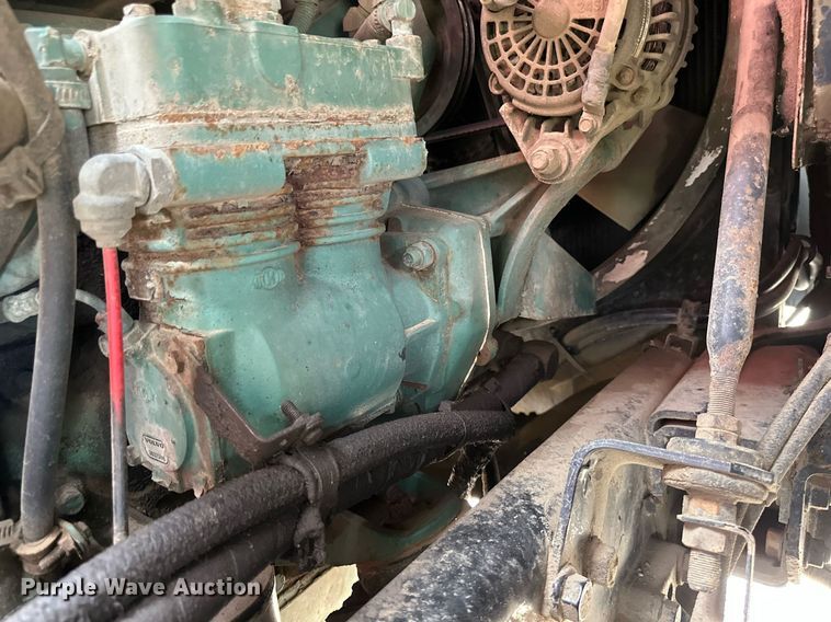 image for item EB2617 2001 Volvo Xpeditor refuse truck