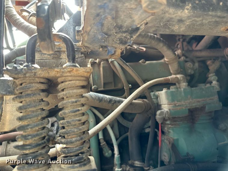 image for item EB2617 2001 Volvo Xpeditor refuse truck