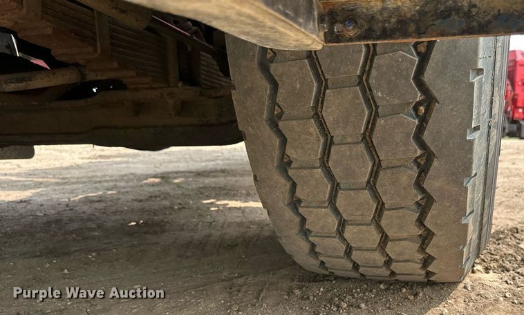 image for item EB2617 2001 Volvo Xpeditor refuse truck