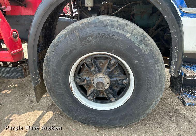 image for item EB2617 2001 Volvo Xpeditor refuse truck