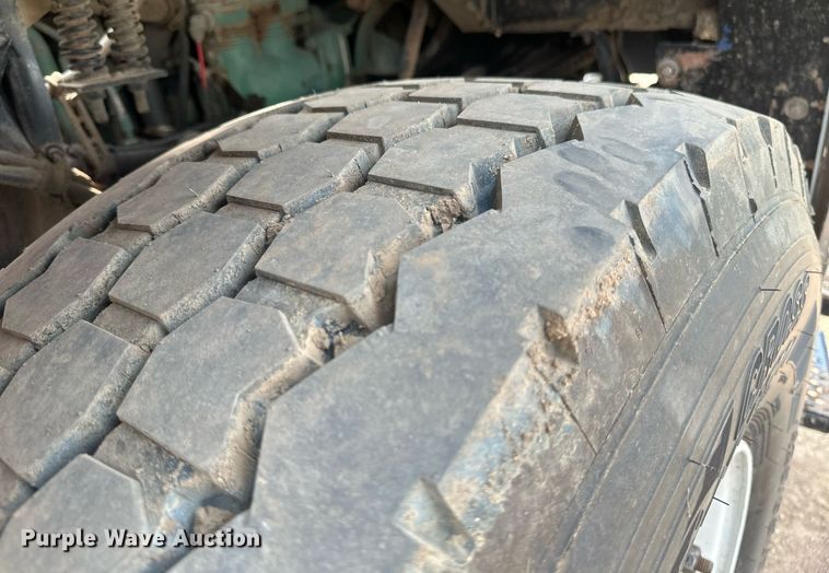 image for item EB2617 2001 Volvo Xpeditor refuse truck