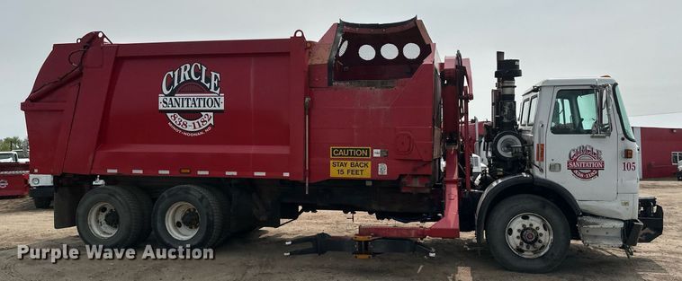 image for item EB2618 2000 Volvo Xpeditor refuse truck