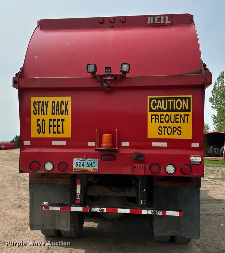 image for item EB2618 2000 Volvo Xpeditor refuse truck