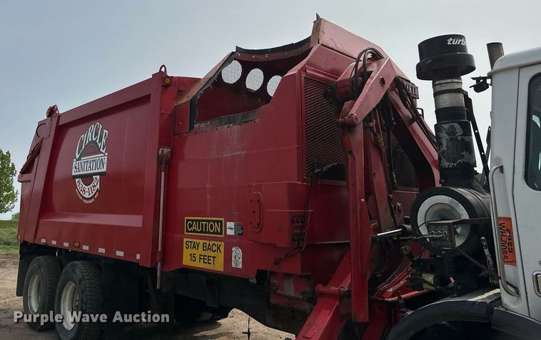 image for item EB2618 2000 Volvo Xpeditor refuse truck