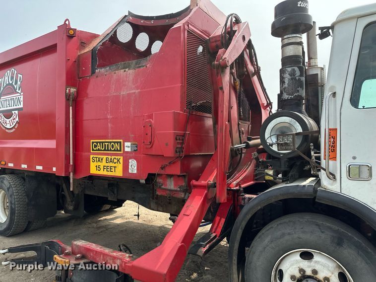 image for item EB2618 2000 Volvo Xpeditor refuse truck