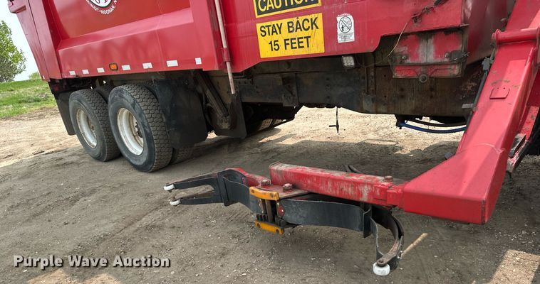 image for item EB2618 2000 Volvo Xpeditor refuse truck