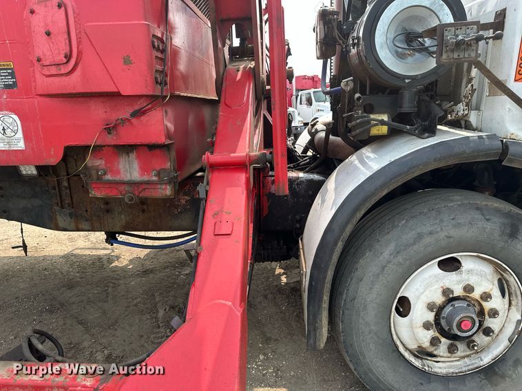 image for item EB2618 2000 Volvo Xpeditor refuse truck