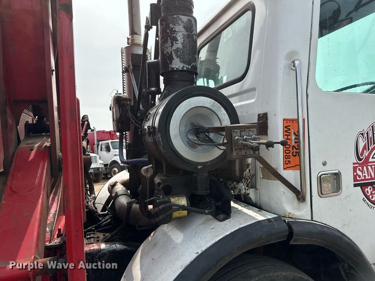 image for item EB2618 2000 Volvo Xpeditor refuse truck