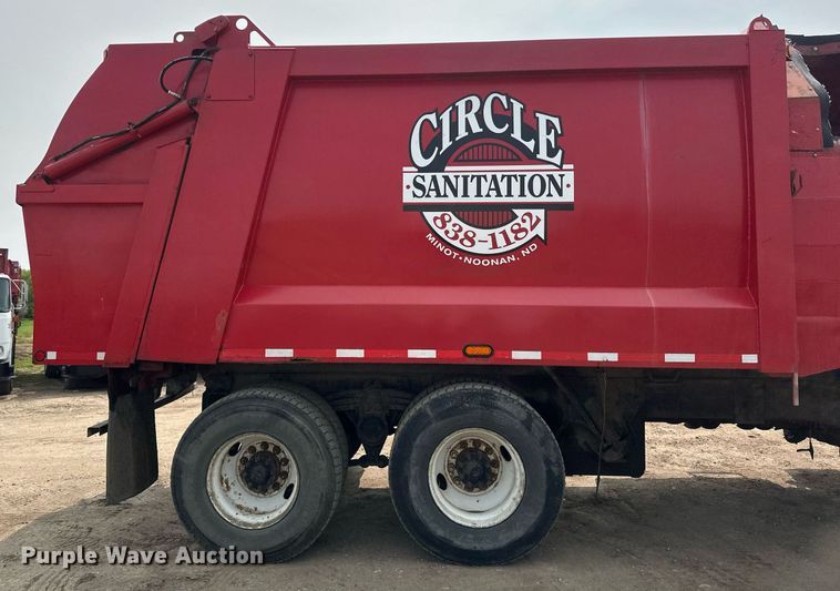 image for item EB2618 2000 Volvo Xpeditor refuse truck