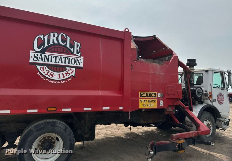 image for item EB2618 2000 Volvo Xpeditor refuse truck