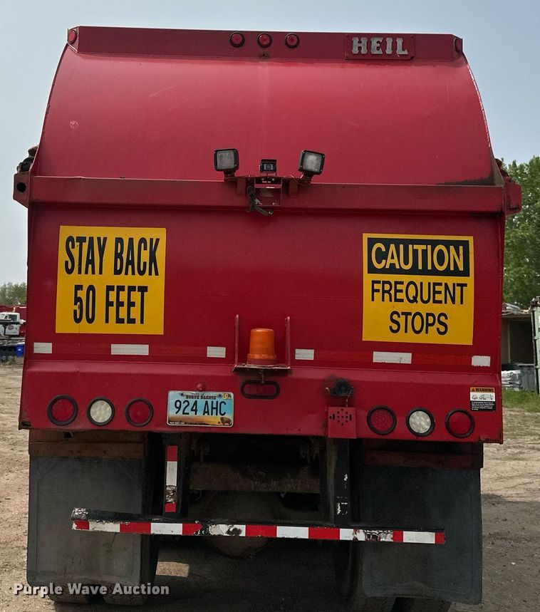 image for item EB2618 2000 Volvo Xpeditor refuse truck