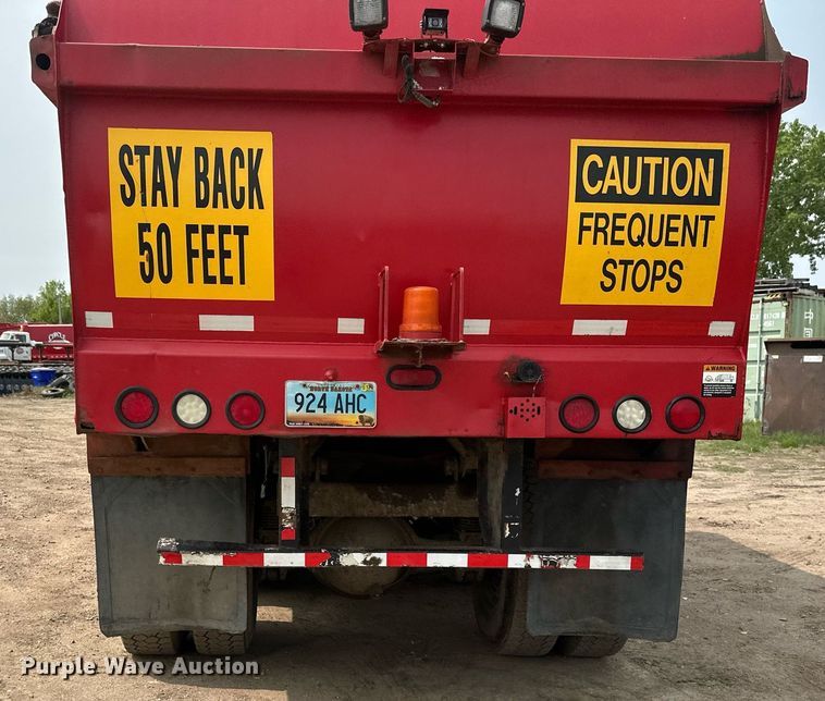 image for item EB2618 2000 Volvo Xpeditor refuse truck