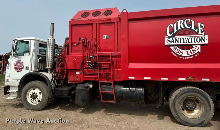 image for item EB2618 2000 Volvo Xpeditor refuse truck