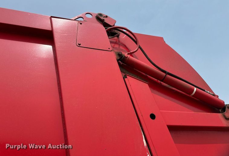 image for item EB2618 2000 Volvo Xpeditor refuse truck