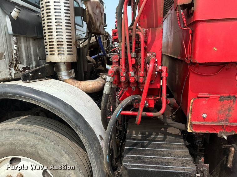 image for item EB2618 2000 Volvo Xpeditor refuse truck