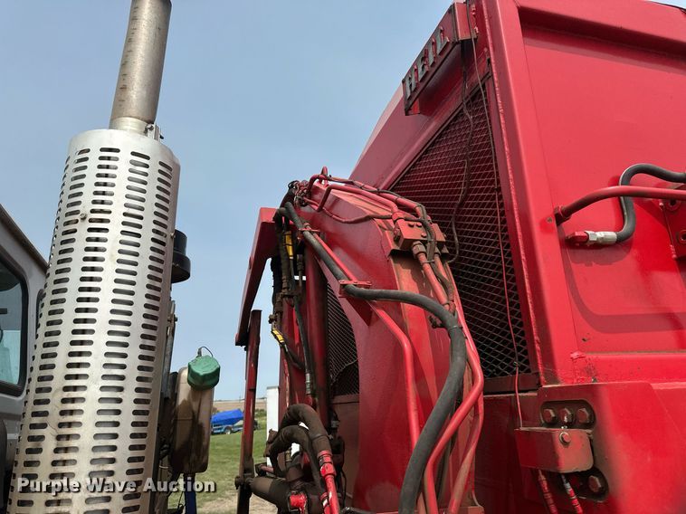 image for item EB2618 2000 Volvo Xpeditor refuse truck