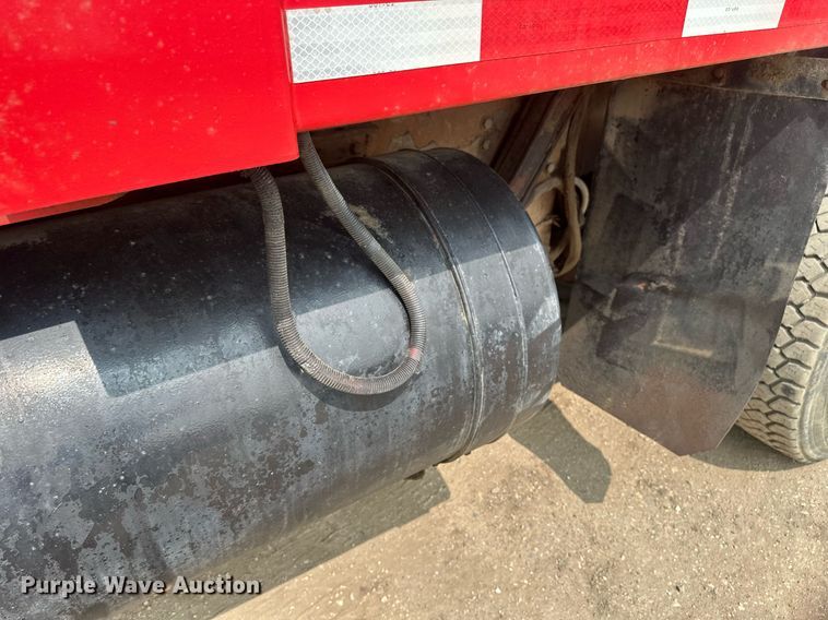 image for item EB2618 2000 Volvo Xpeditor refuse truck