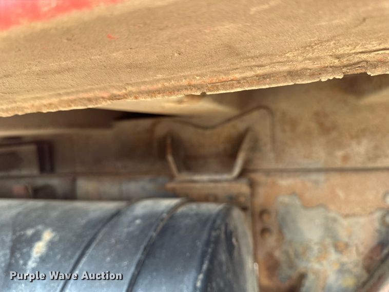 image for item EB2618 2000 Volvo Xpeditor refuse truck