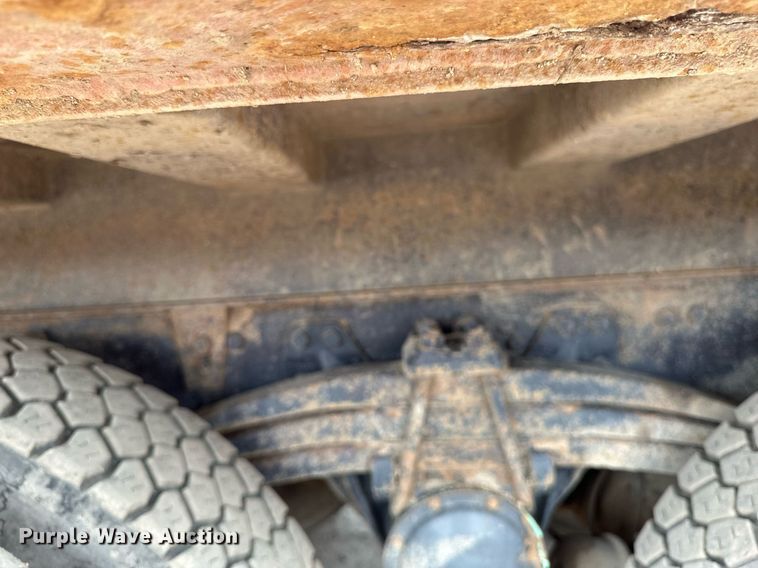 image for item EB2618 2000 Volvo Xpeditor refuse truck