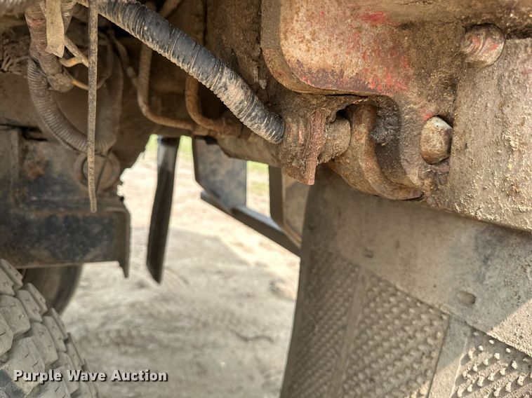 image for item EB2618 2000 Volvo Xpeditor refuse truck