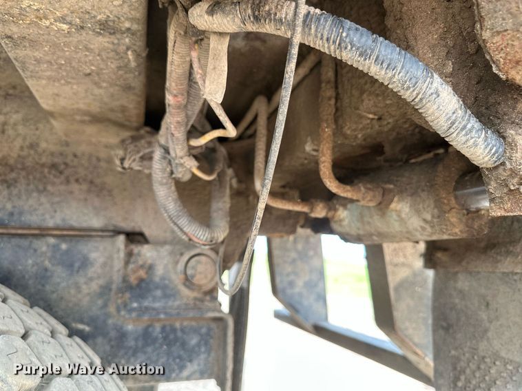 image for item EB2618 2000 Volvo Xpeditor refuse truck