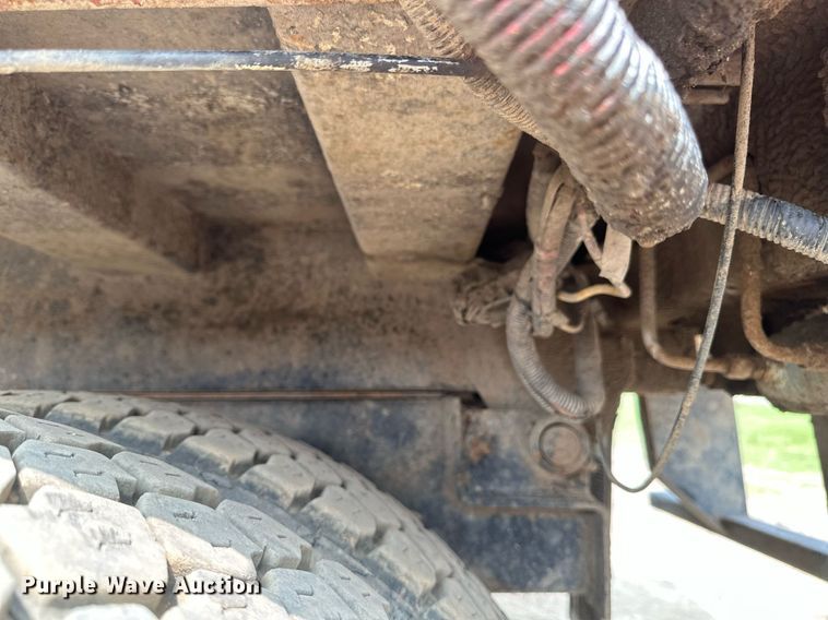 image for item EB2618 2000 Volvo Xpeditor refuse truck