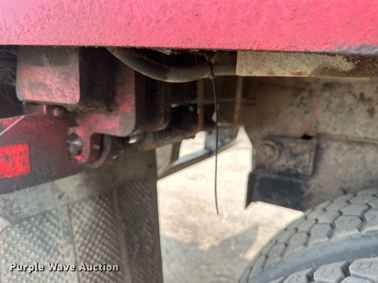 image for item EB2618 2000 Volvo Xpeditor refuse truck