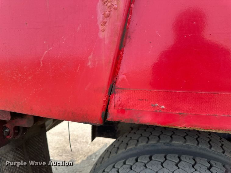 image for item EB2618 2000 Volvo Xpeditor refuse truck