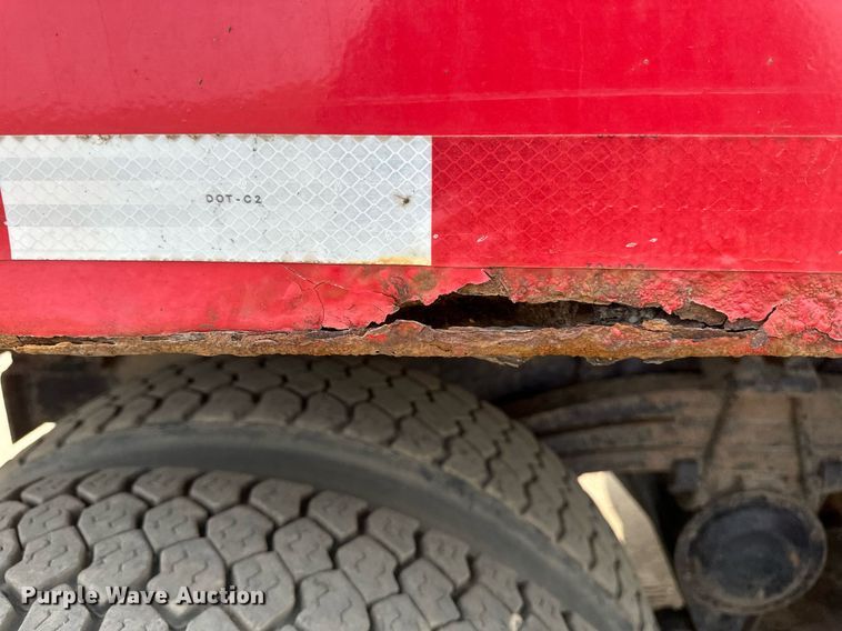 image for item EB2618 2000 Volvo Xpeditor refuse truck