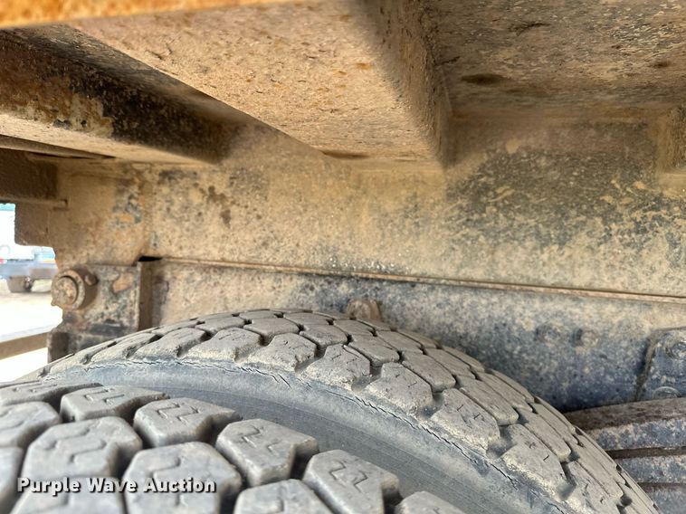 image for item EB2618 2000 Volvo Xpeditor refuse truck