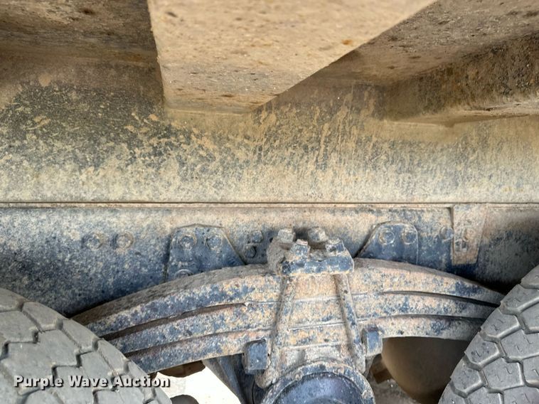 image for item EB2618 2000 Volvo Xpeditor refuse truck