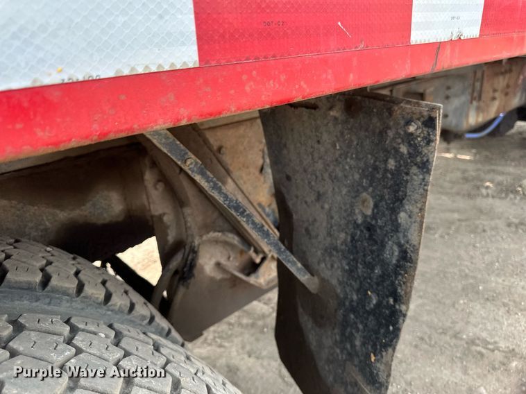 image for item EB2618 2000 Volvo Xpeditor refuse truck