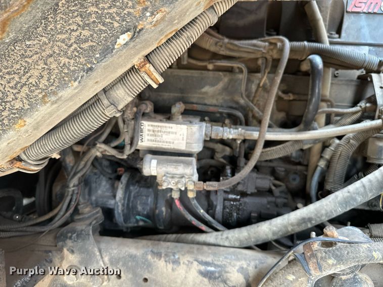 image for item EB2618 2000 Volvo Xpeditor refuse truck